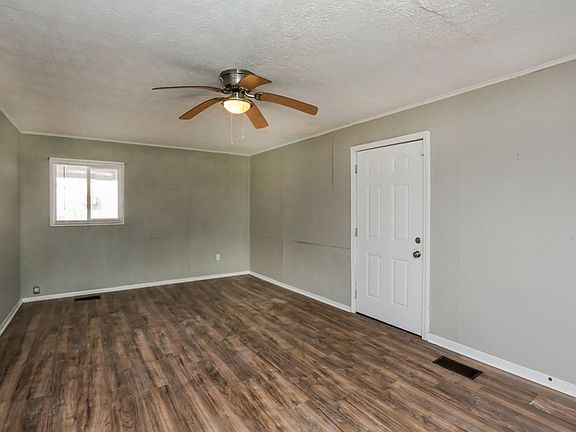 3rd image of 3162 Oak Forest Dr