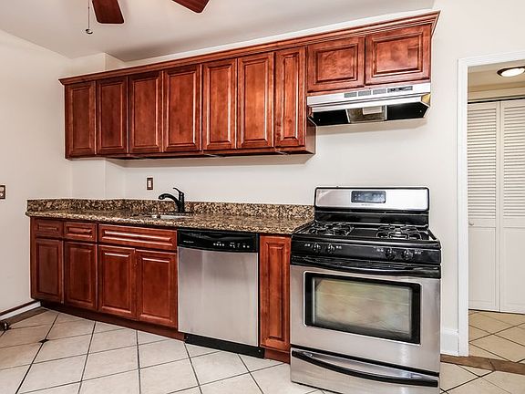 4th image of 135 Saint Marks Pl APT 2