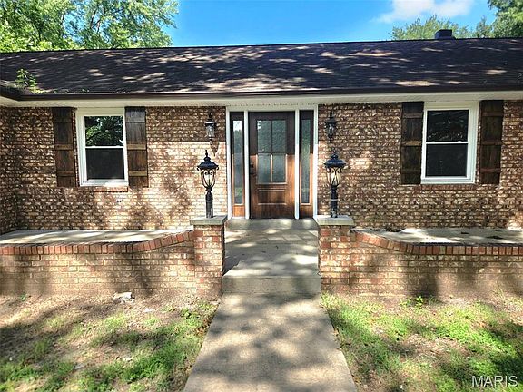 3rd image of 611 La Petitte Ct