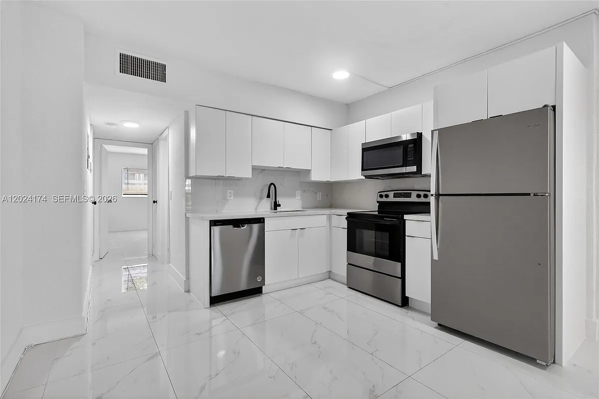 Building Photo - 1740 Funston St #4