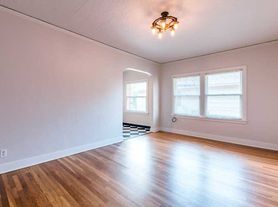 Queen Anne Apartments (Seva01)