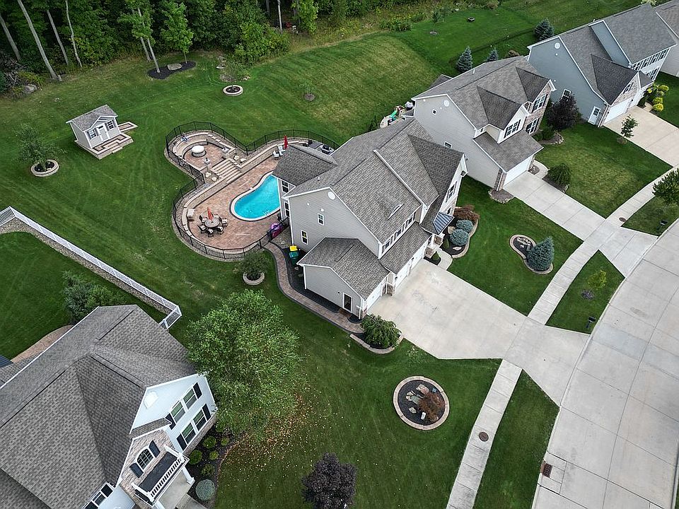 1st image of 9295 Helen Ln