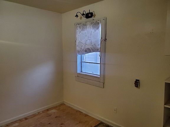 5th image of 1425 NW 94th St