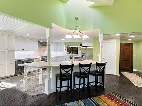 5th image of 644 S Parish Pl