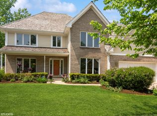 836 Creek Bend Dr, Vernon Hills, IL 60061