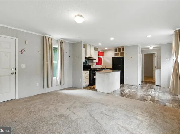 99 Mary Lou Dr, Lothian, MD 20711
