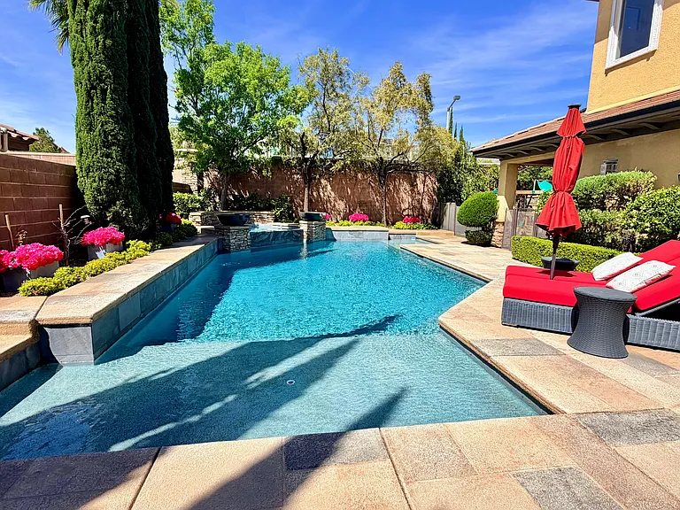 Oversized upgraded pool