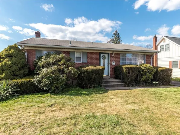 867 Poplar Rd, Hellertown, PA 18055