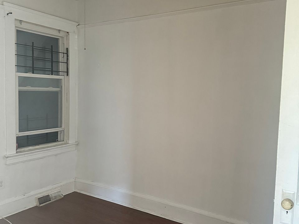 1st image of 28 Kingsley Pl #1