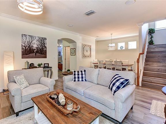 5th image of 302 E Lake Victoria Cir