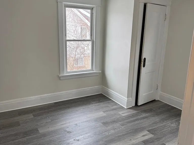 1164 W 7th St — Photo 16