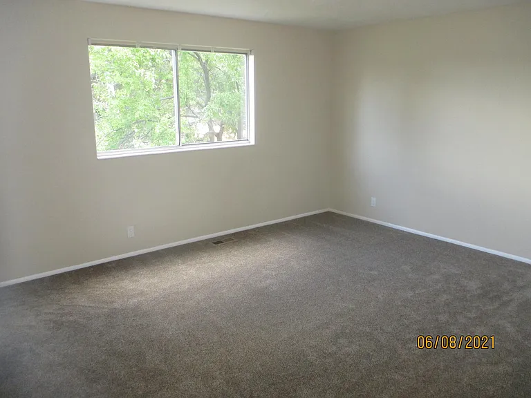 333 E Annalyn Cir — Photo 4