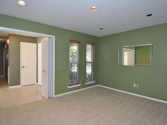 4th image of 2303 Country Club Dr