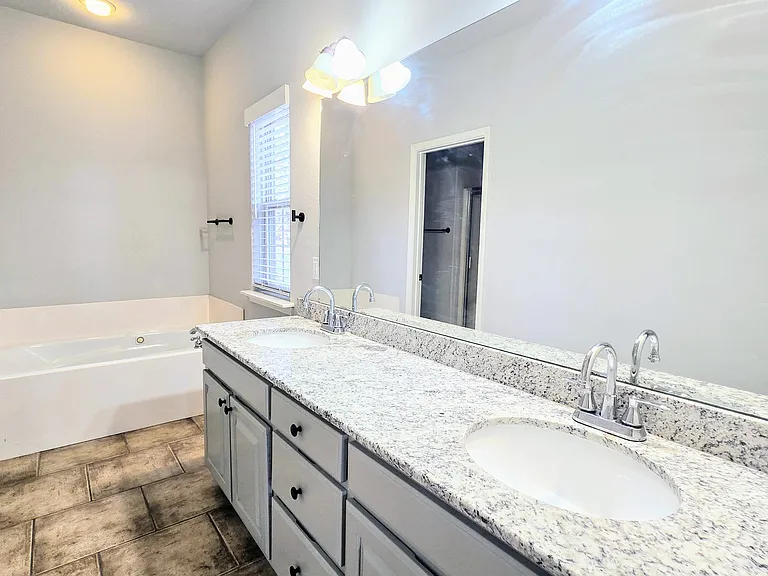 36 Westbury Dr — Photo 11