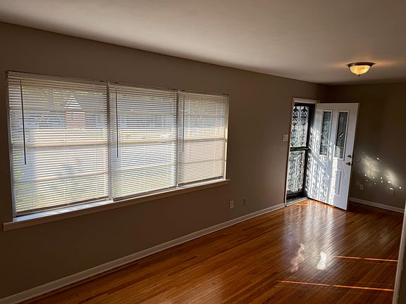 3rd image of 818 White Clover Ln