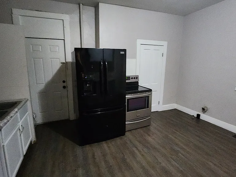 655 E Riverside Dr — Photo 7