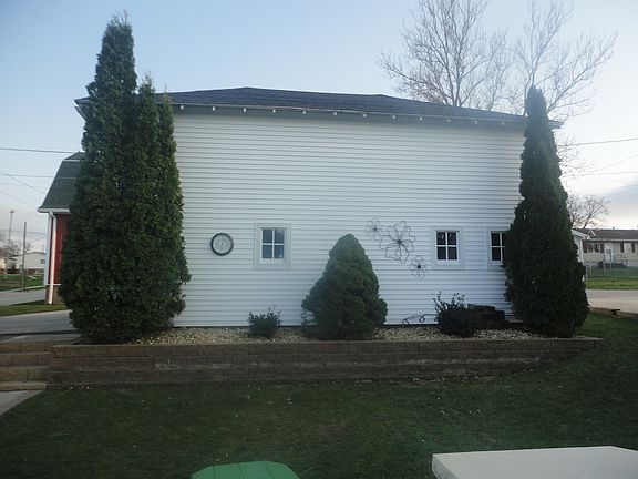 4th image of 825 4th Ave SE