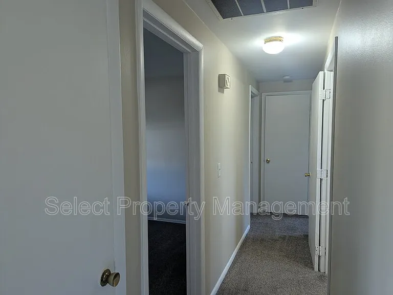 1419 Aberdeen Ln — Photo 9