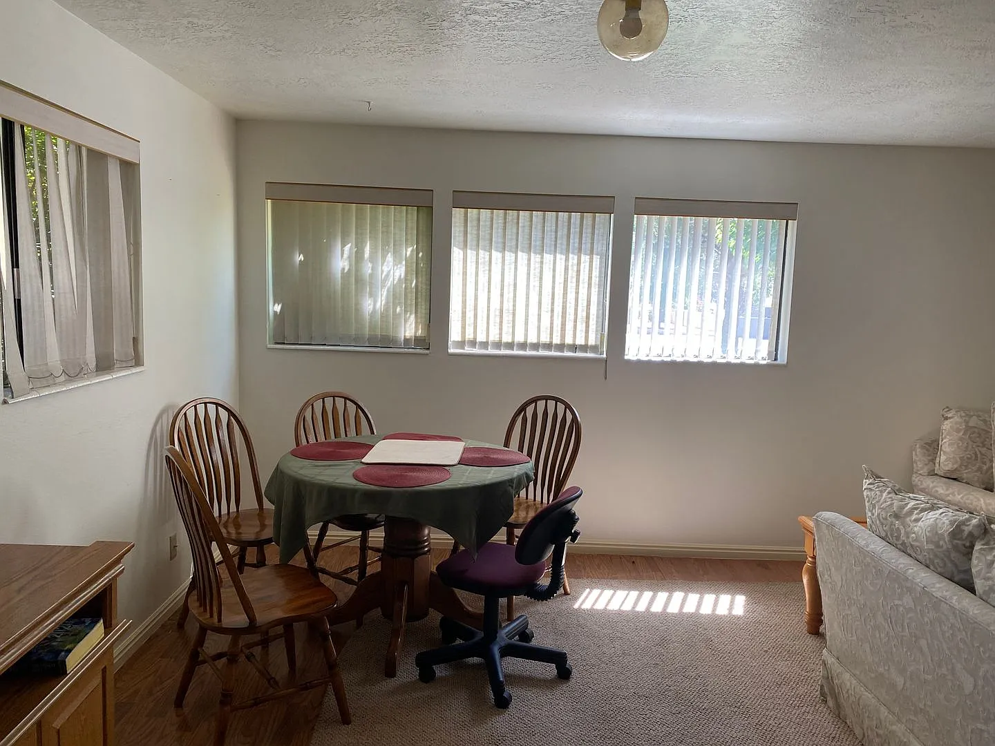 Cozy 2 Bedroom Lower Apartment - Utilities Included — Photo 3