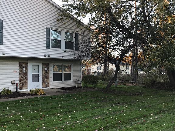 2nd image of 165 Canterbury Ln APT C