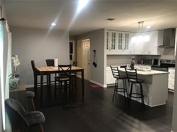 4th image of 4120 Hillcrest Dr