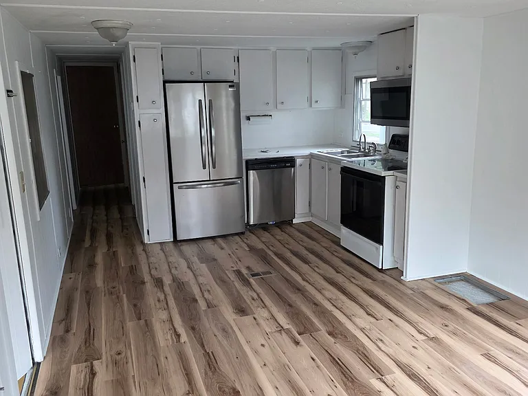 4832 Cottage St — Photo 8
