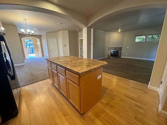 5th image of 154 NE Porto Way