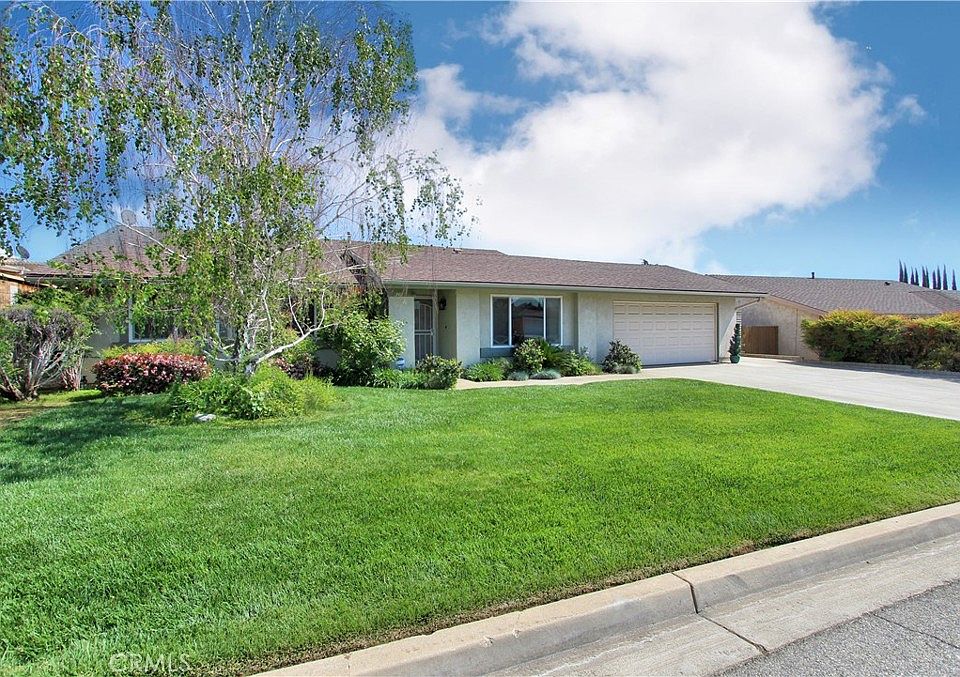 1st image of 349 Sandalwood Dr