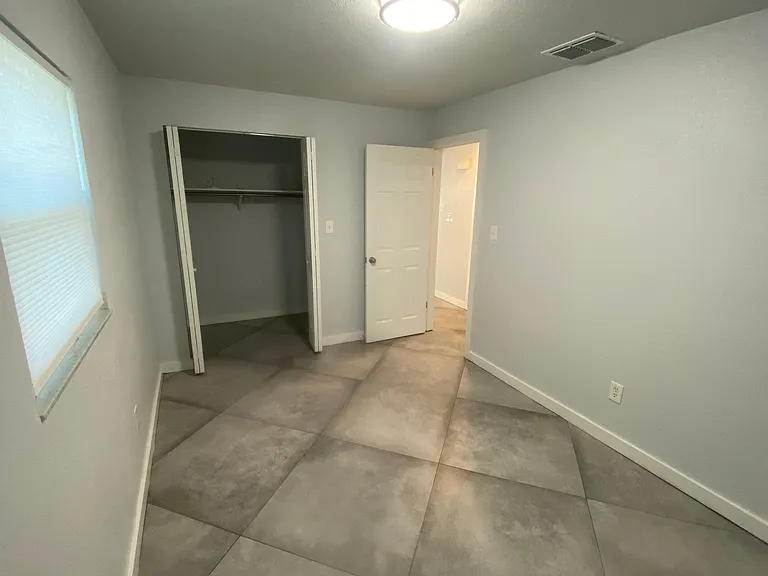 1721 W Walnut St — Photo 11
