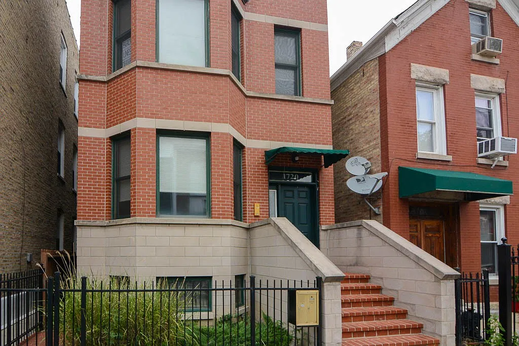 1720 W Augusta Blvd — Photo 1