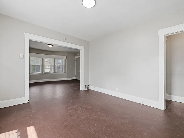 11611 Fairport Avenue — Photo 40