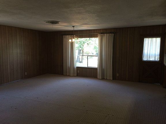 3rd image of 413 Pecan Dr