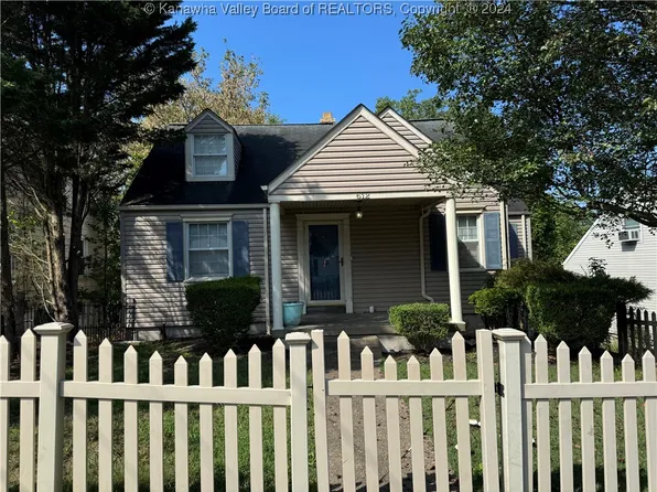 612 Churchill Dr, Charleston, WV 25314