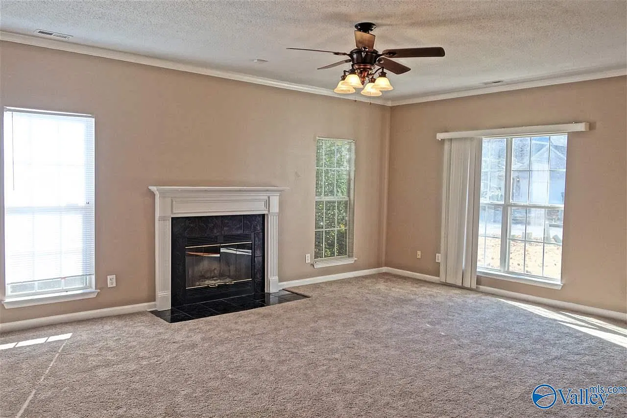 3 bed, 2.0 bath, 1567 sqft, $1,600 — Photo 3