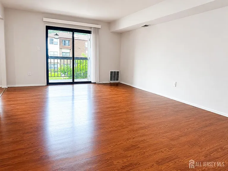 1728 Raspberry Ct — Photo 3