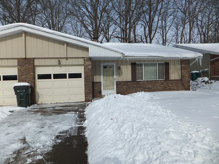1579 Robin Ln — Photo 1