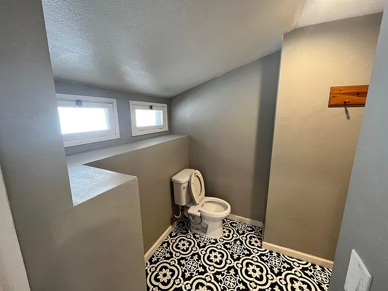 Delano Dr — Photo 7