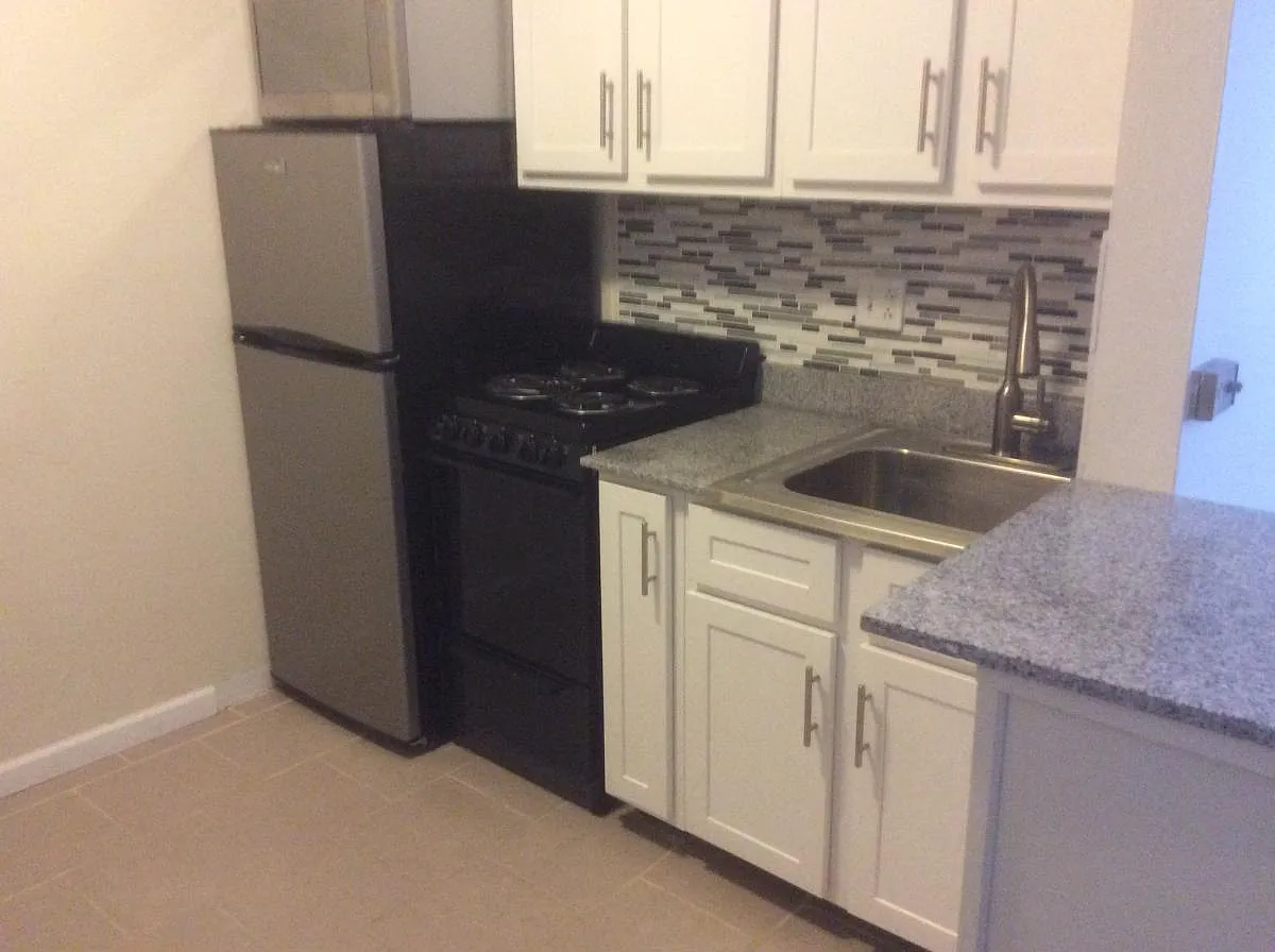 5118 Waterman Boulevard — Photo 4