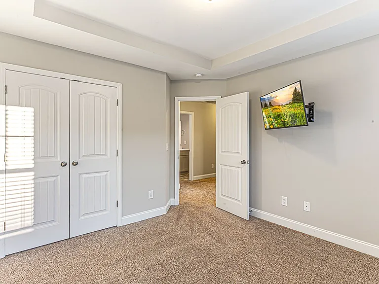2240 Mannington Dr — Photo 37