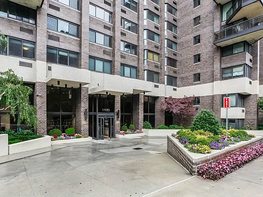 Sold by Sotheby's International Realty | media 11