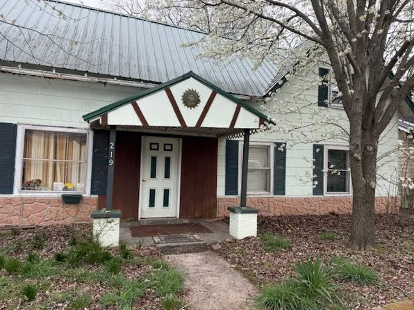 219 Main St, Mc Ewen, TN 37101