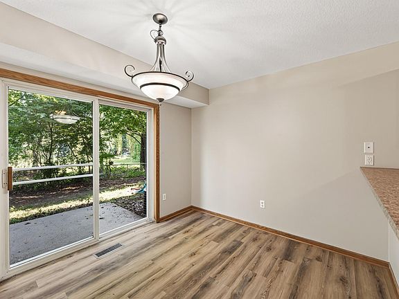 5th image of 833 Glen Rd