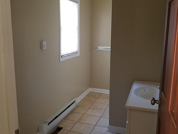 4th image of 1216 W Walnut Ave