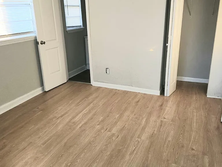 3142 W 6th St — Photo 12