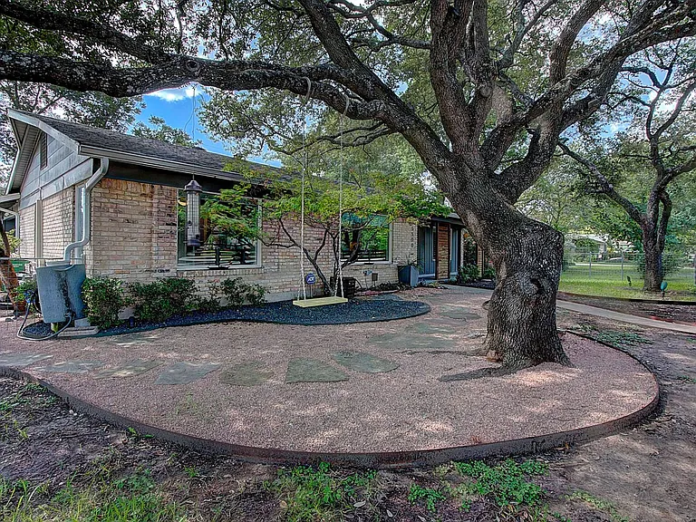 5500 Westminster Drive — Photo 29