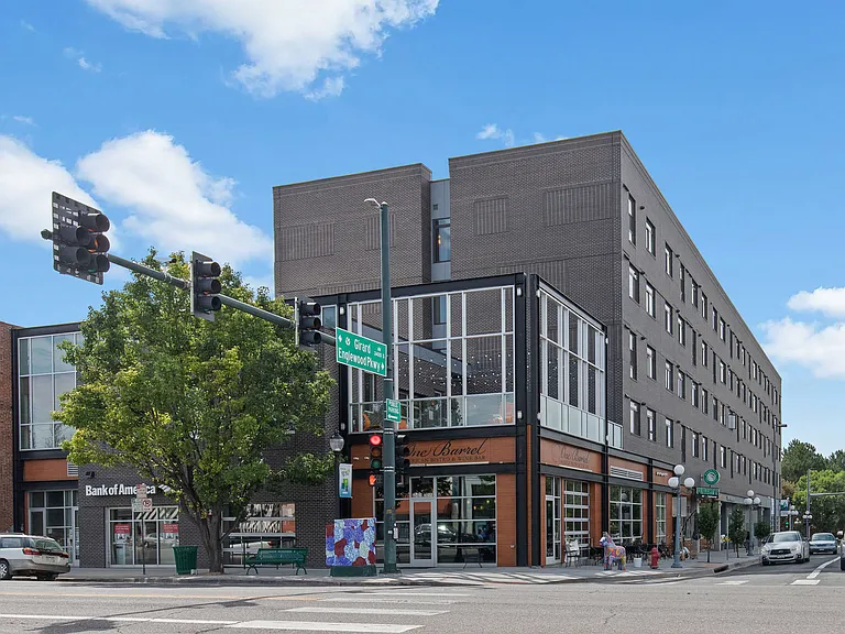 Broadway Lofts — Photo 42