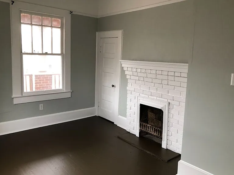 906 Queen St — Photo 8