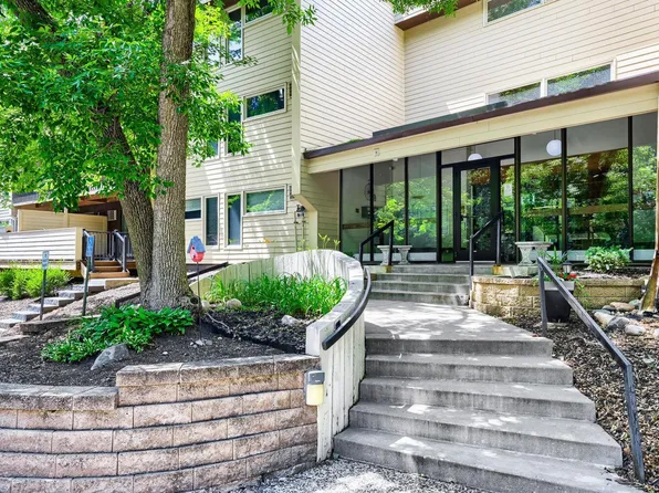 12600 Parkwood Dr APT 313, Burnsville, MN 55337