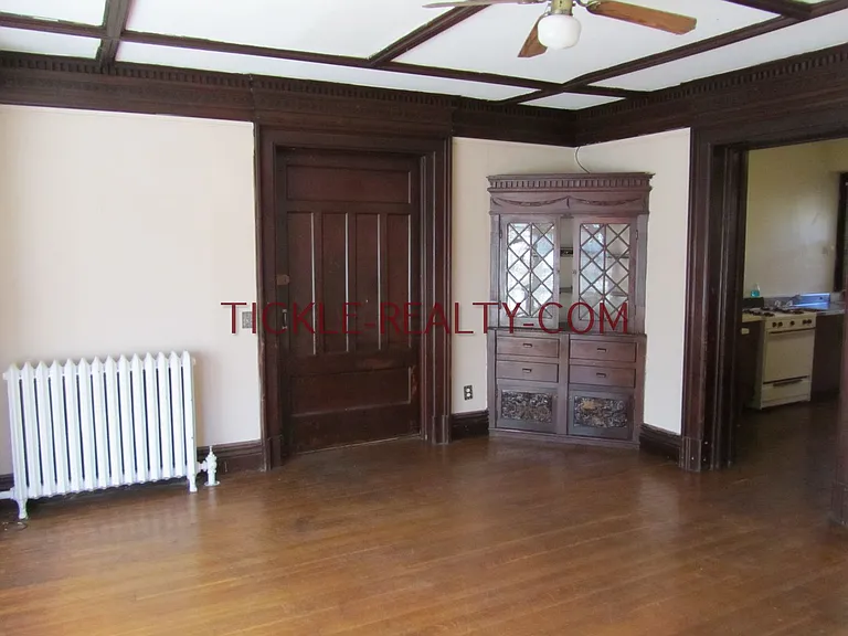 410 Oxford St — Photo 2