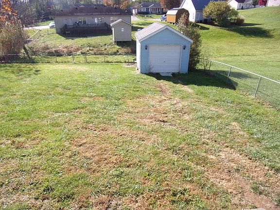 3rd image of 130 Sidney Dr